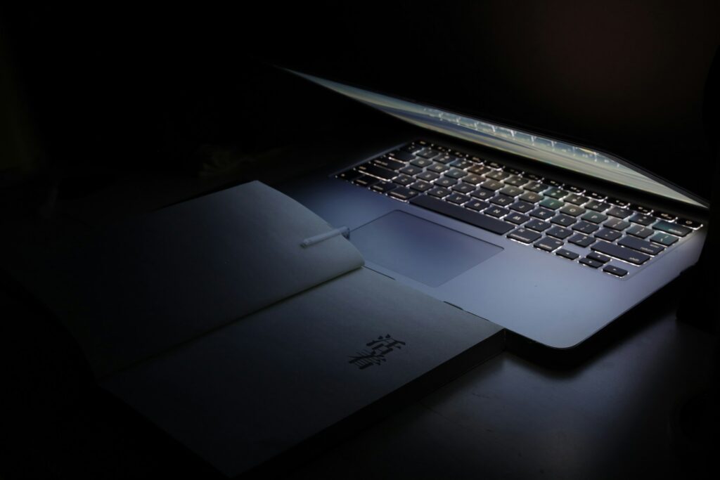 The Truth About Blue Light: The Effects of Screens on Eye Health
